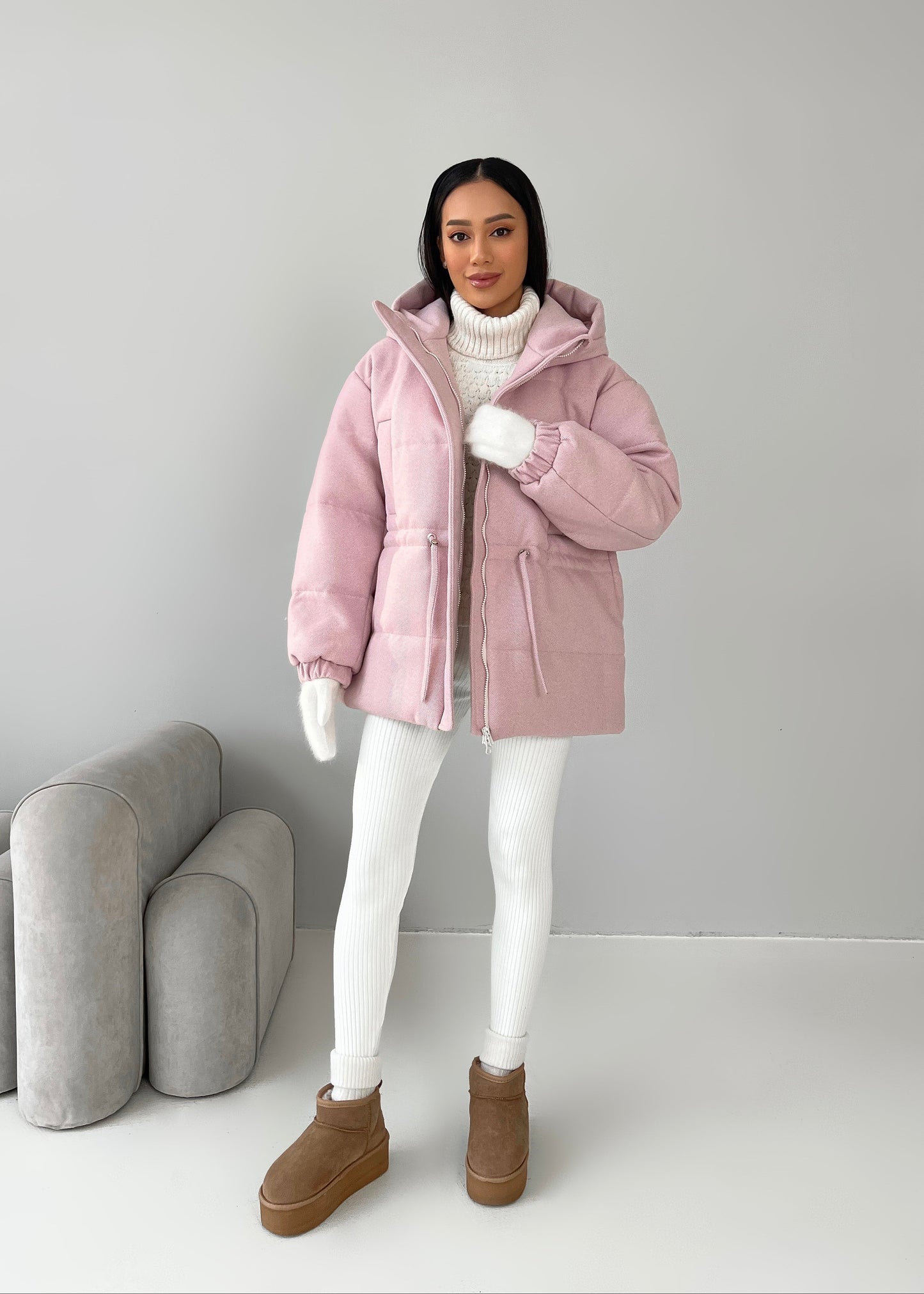 Зимова куртка з кулискою на талії