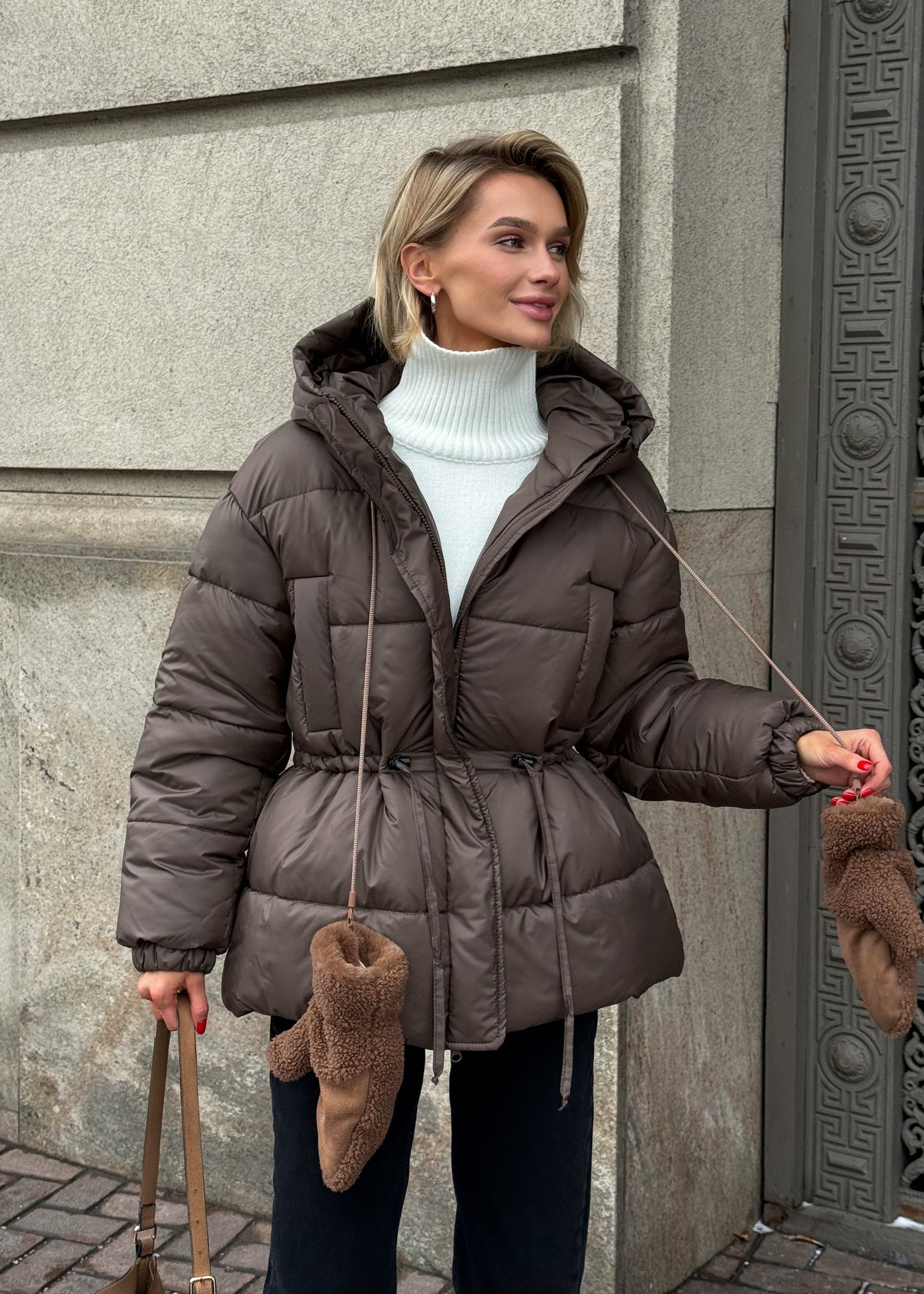 Зимова куртка з кулискою на талії