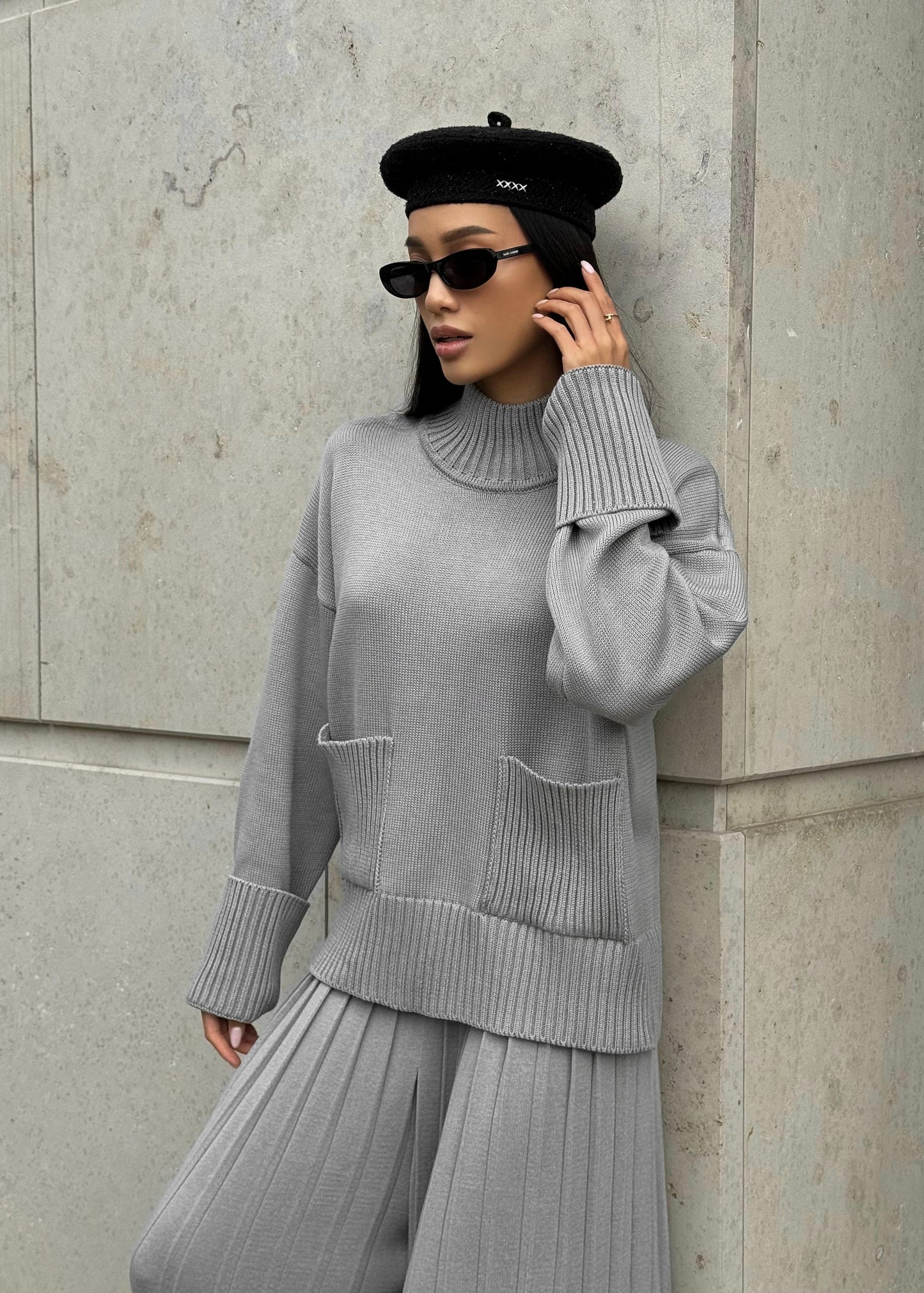 Сет зі светром та плісированими штанами