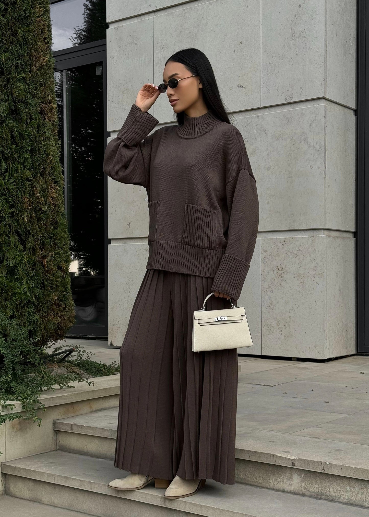 Сет зі светром та плісированими штанами