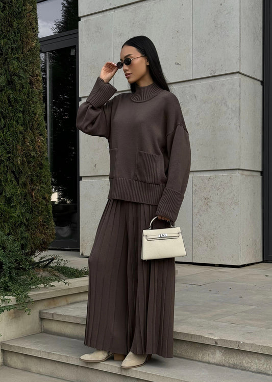 Сет зі светром та плісированими штанами