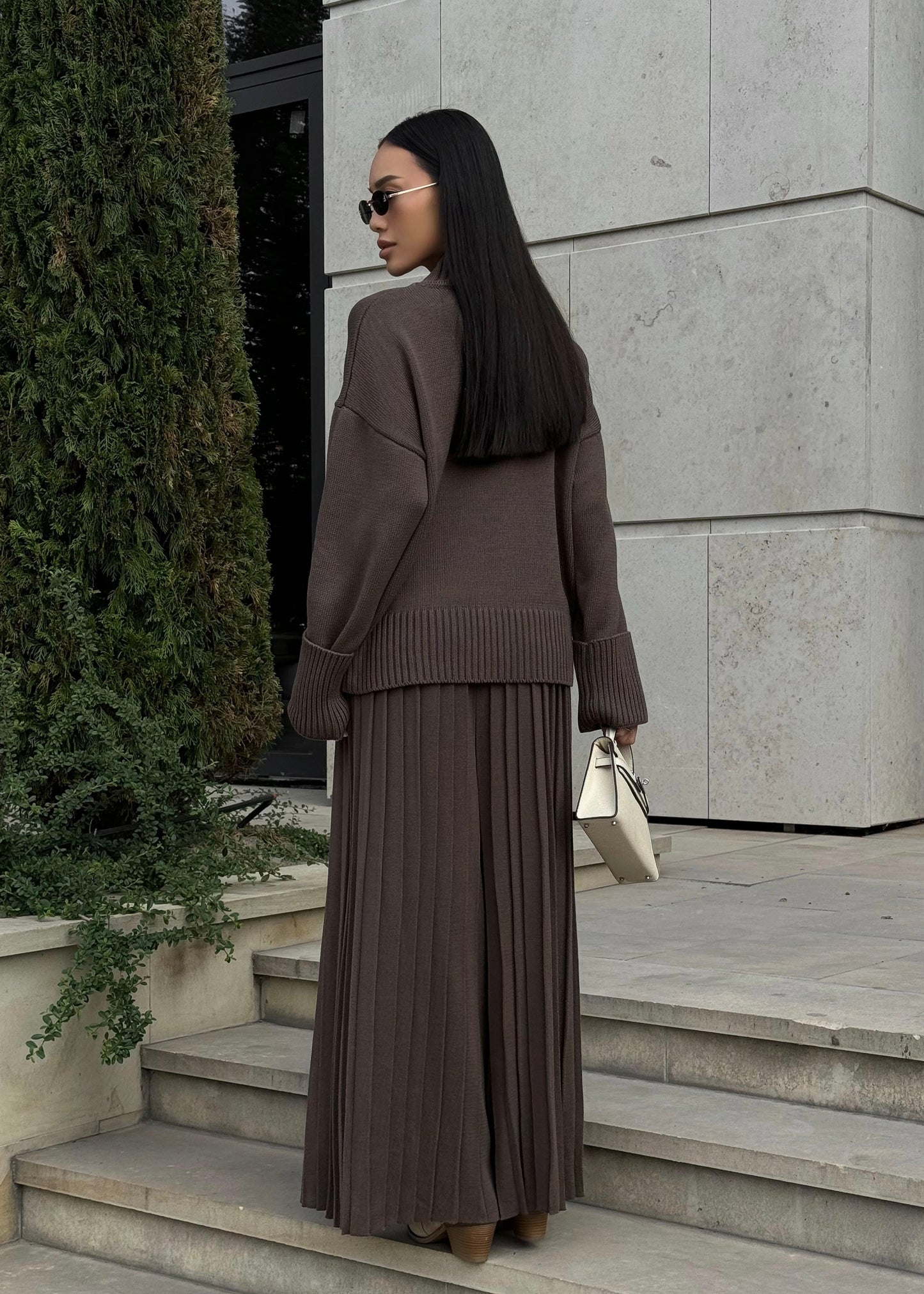 Сет зі светром та плісированими штанами