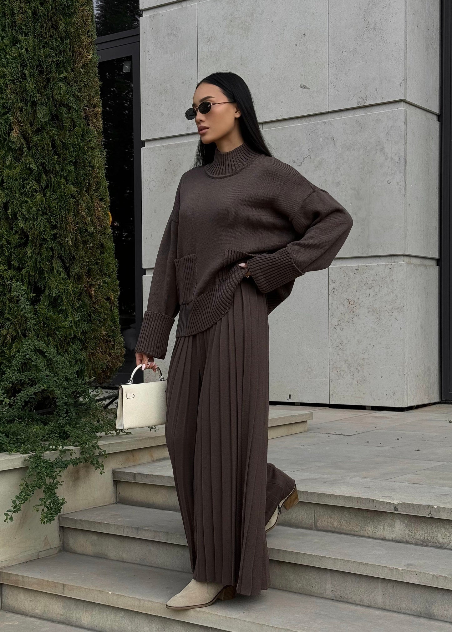 Сет зі светром та плісированими штанами