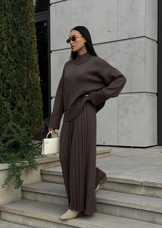 Сет зі светром та плісированими штанами