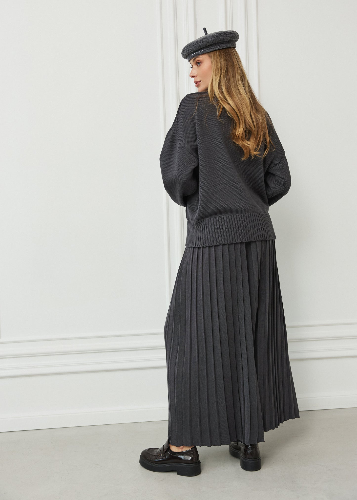 Сет зі светром та плісированими штанами