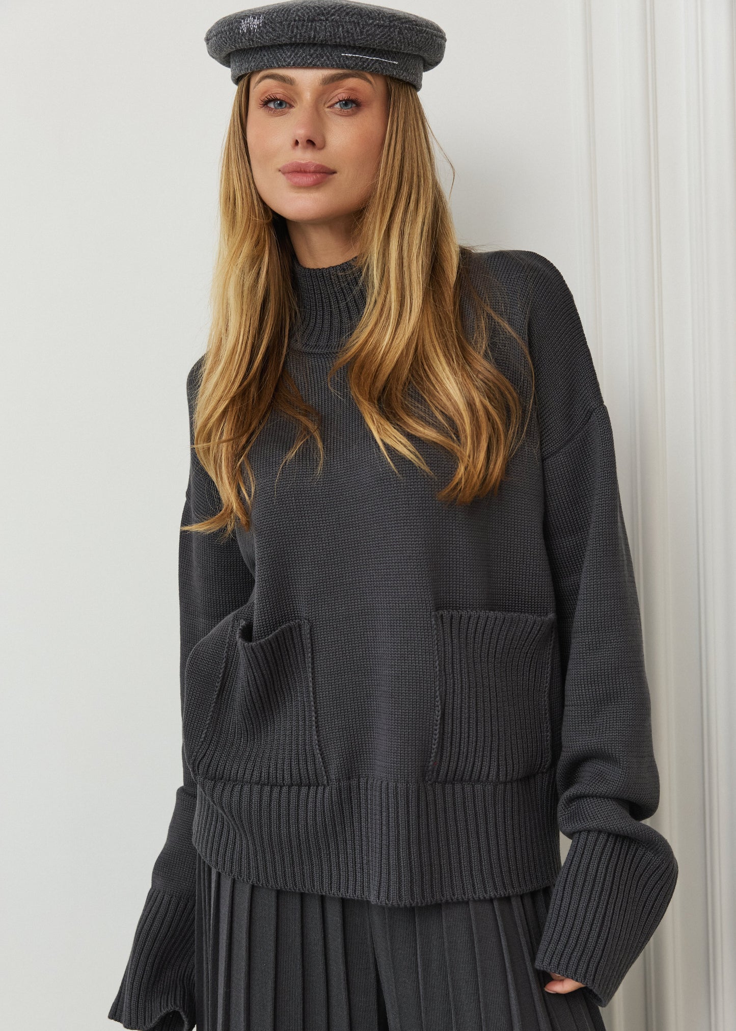 Сет зі светром та плісированими штанами