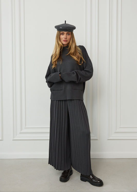 Сет зі светром та плісированими штанами