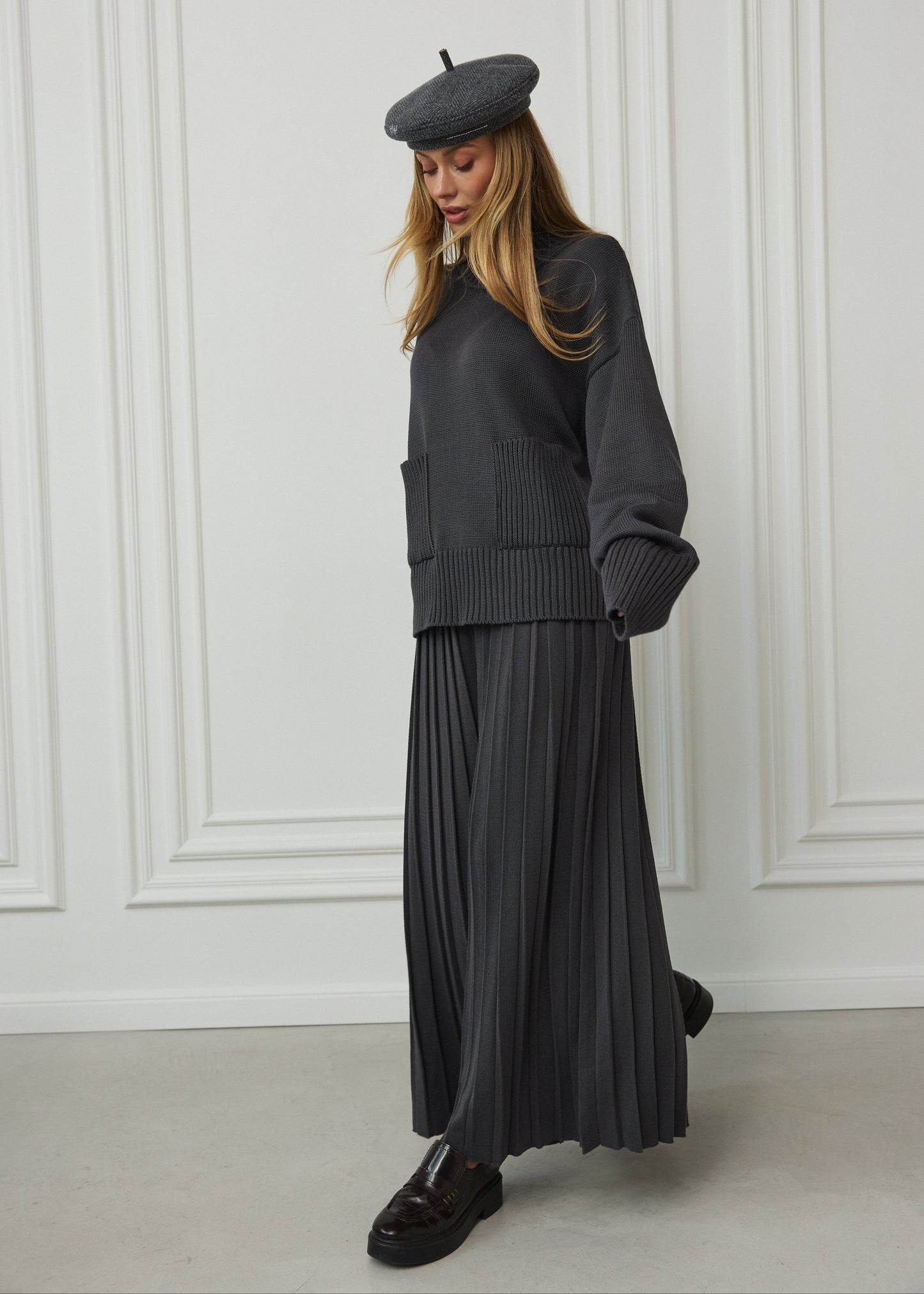 Сет зі светром та плісированими штанами