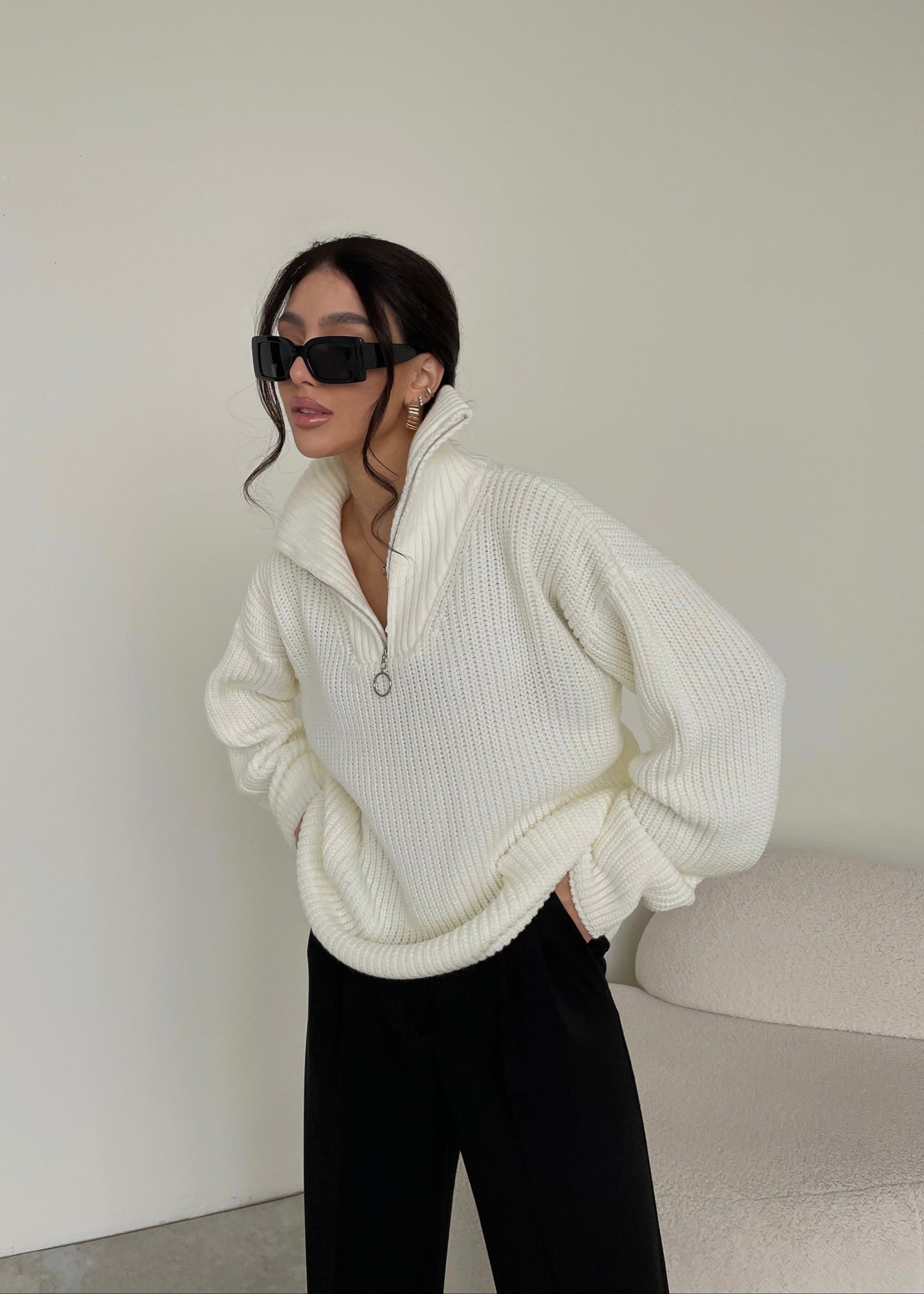 Об'ємний светр з блискавкою