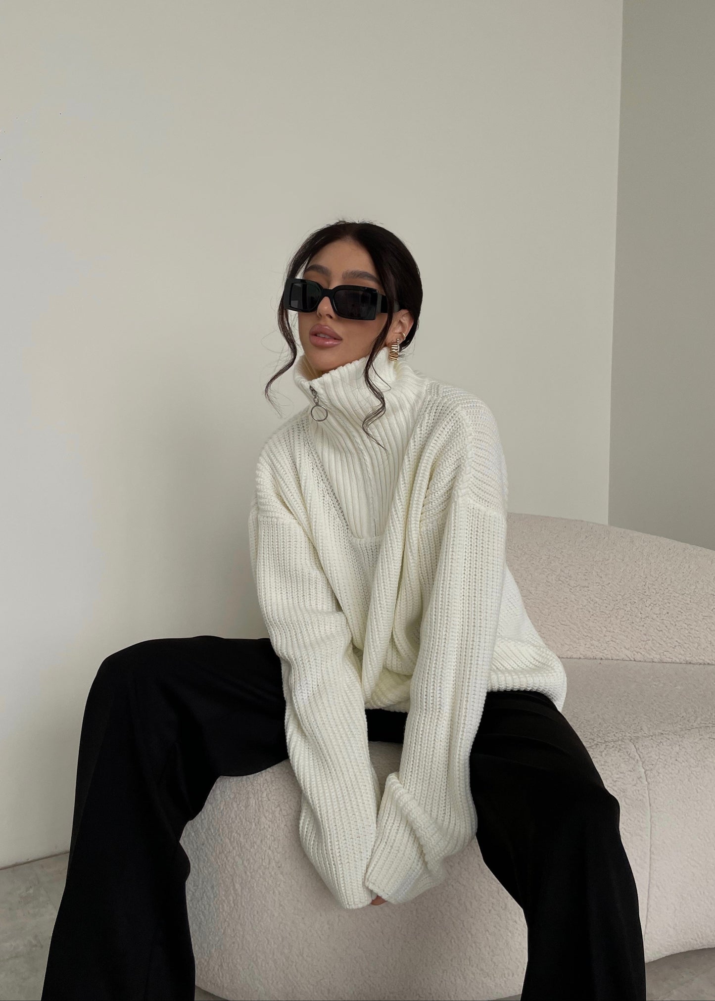 Об'ємний светр з блискавкою