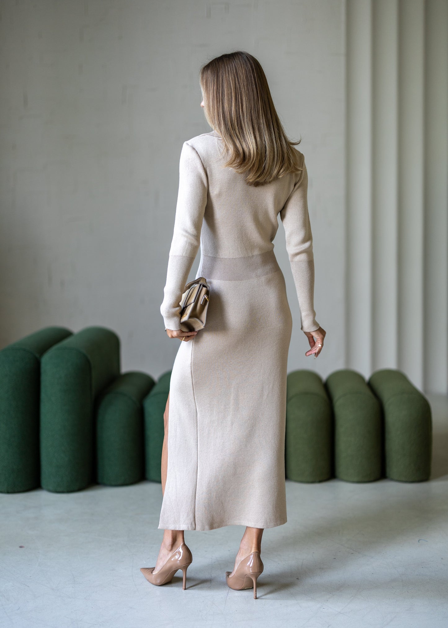 Трикотажна сукня міді