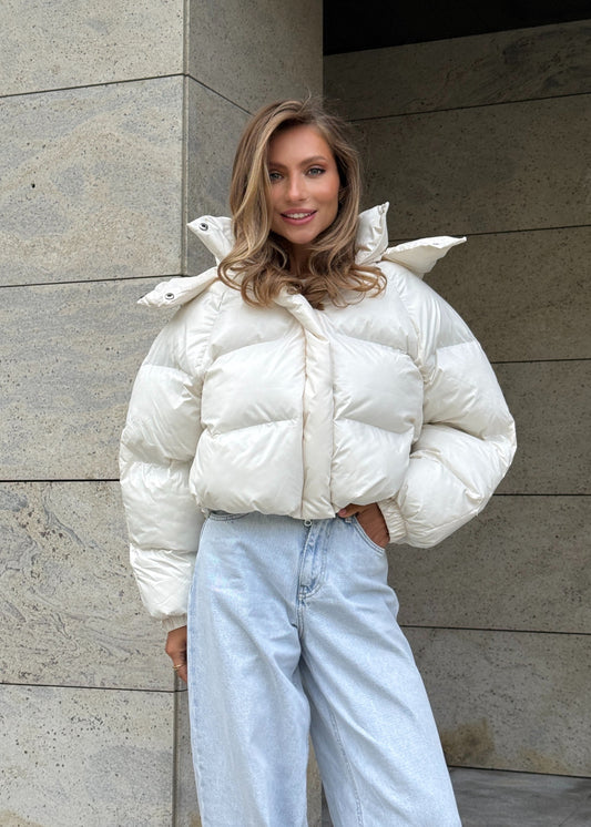 Вкорочений пуфер в молочному відтінку