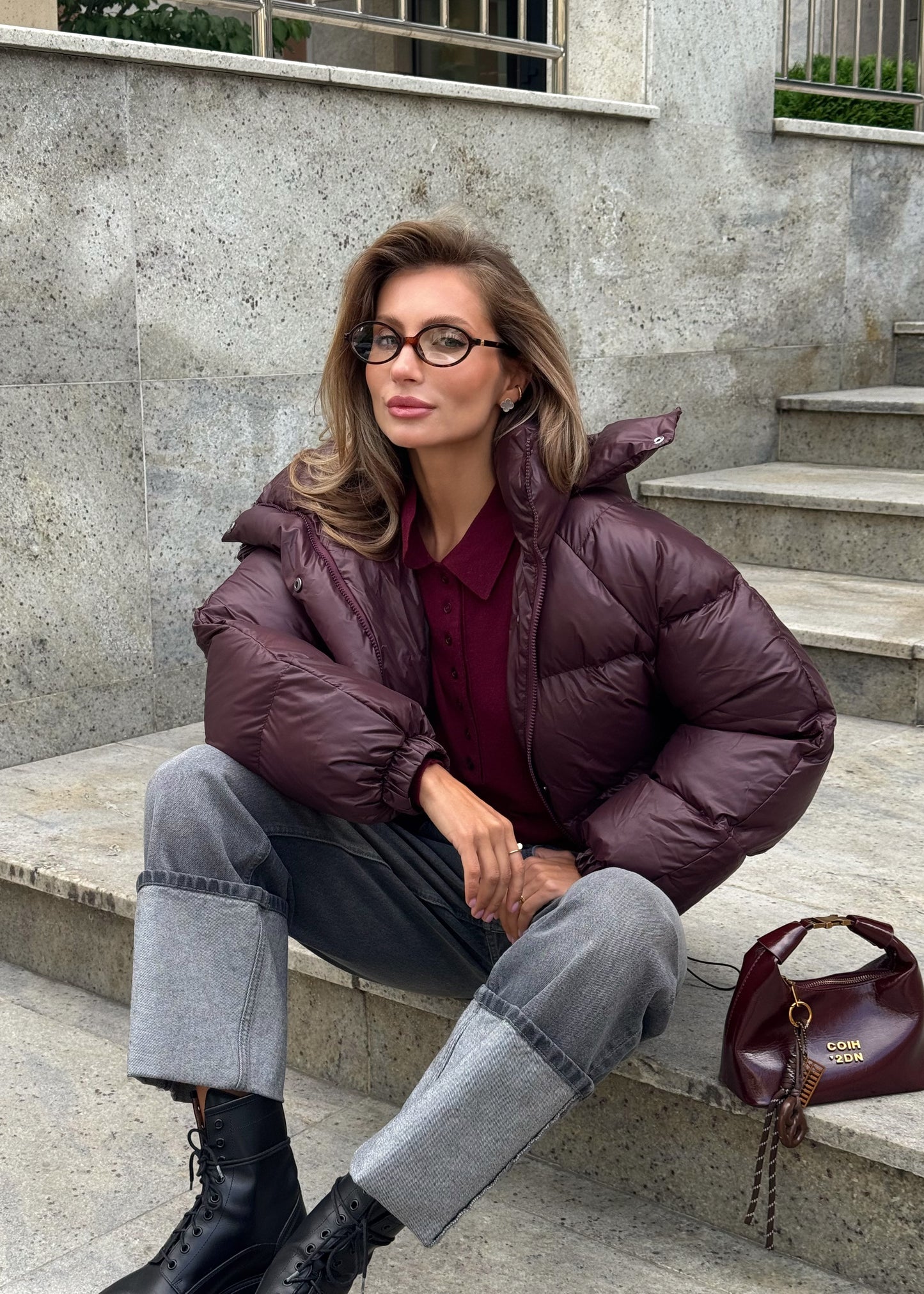 Вкорочений пуфер в кольорі бургурнді