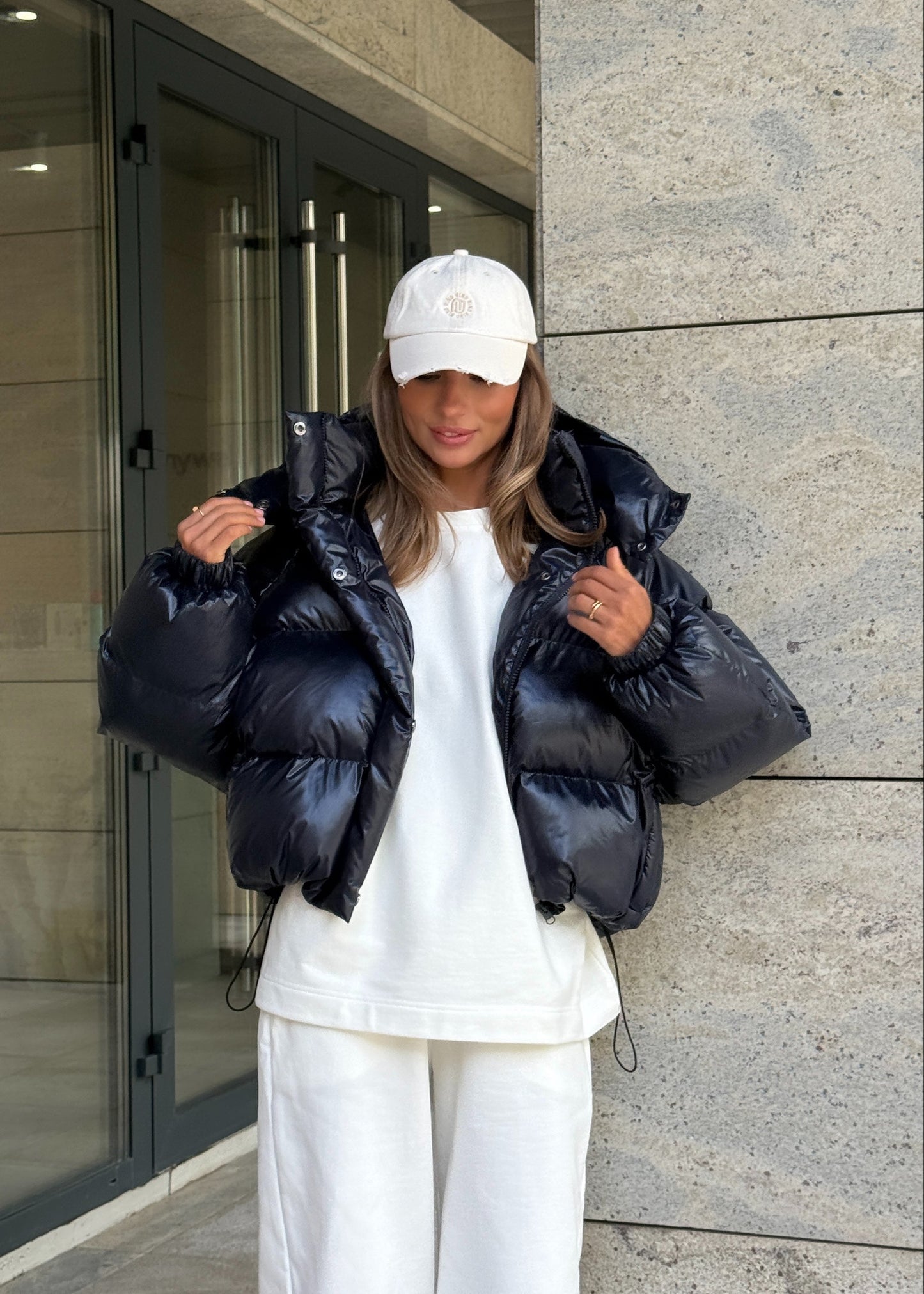 Вкорочений пуфер в темно-синьому кольорі