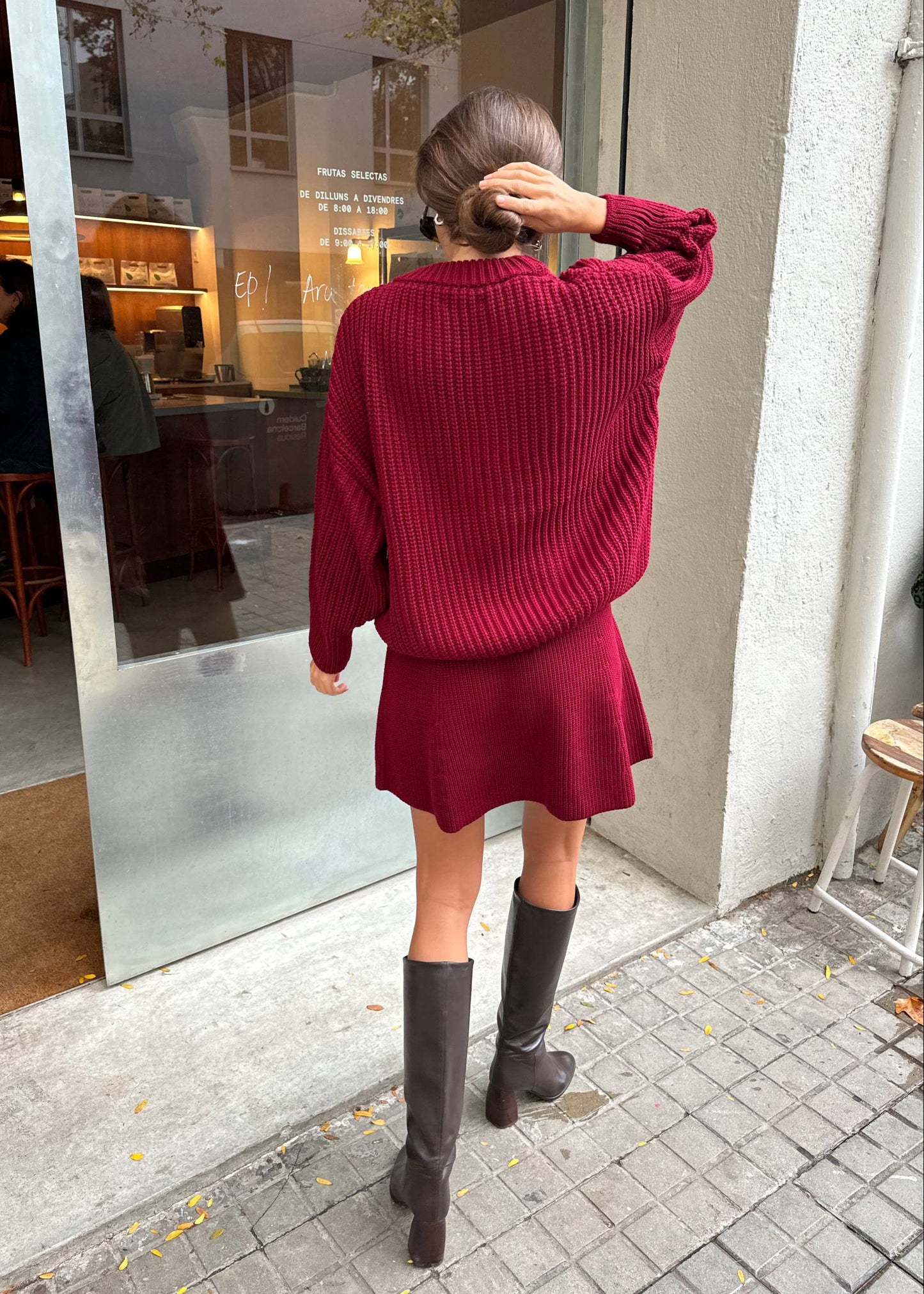 В'язаний сет з акцентними квітами