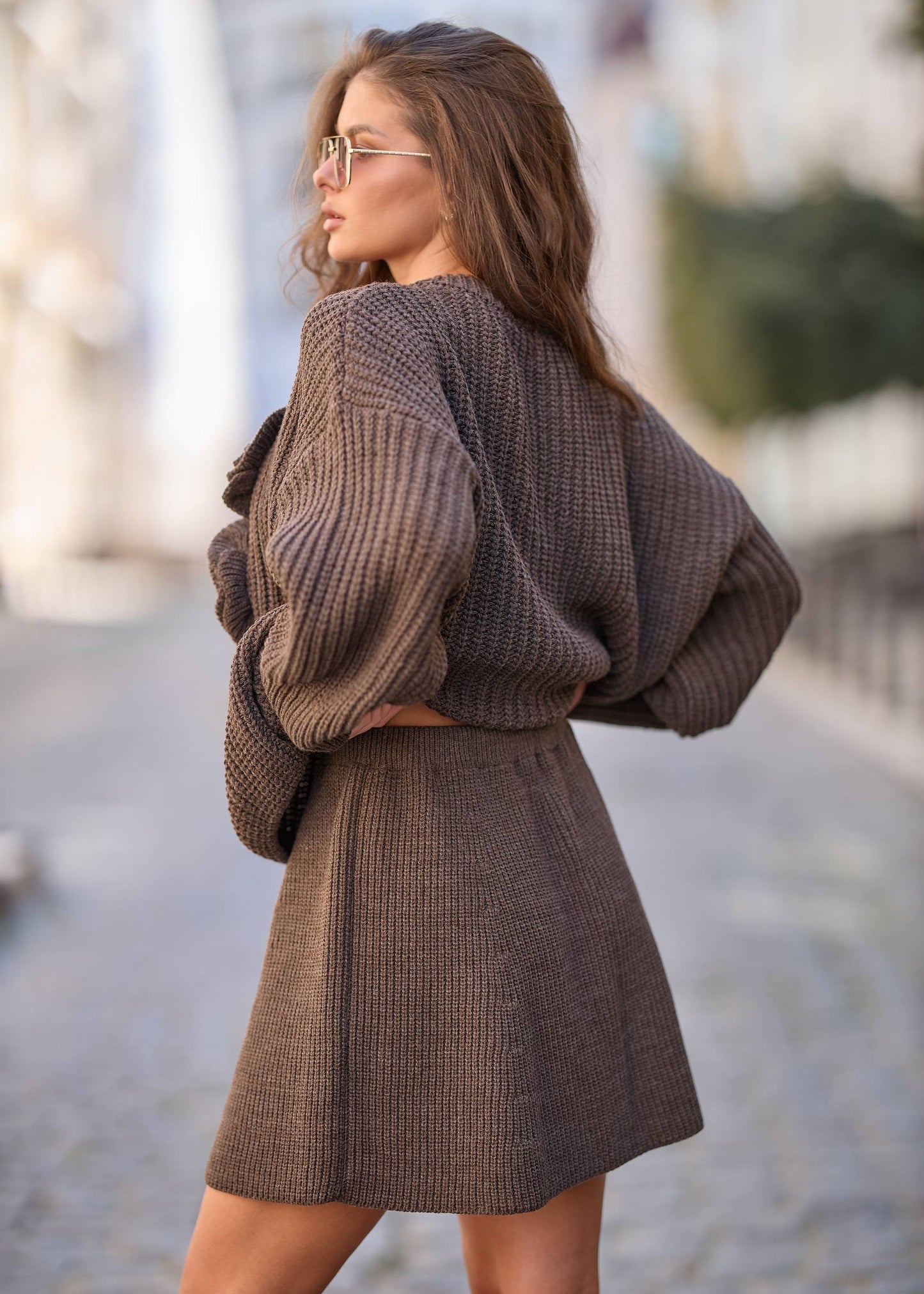 В'язаний сет з акцентними квітами