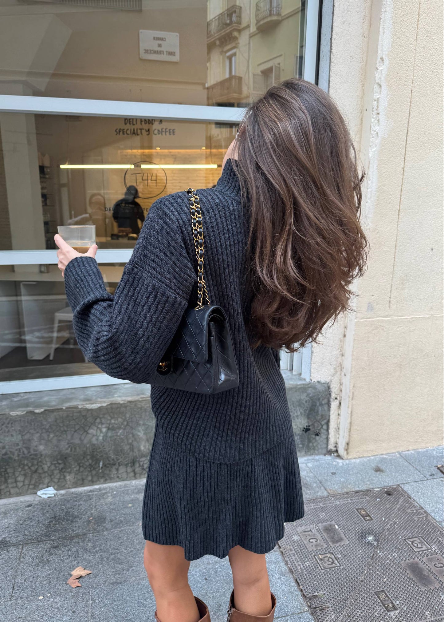 В'язаний сет зі спідницею