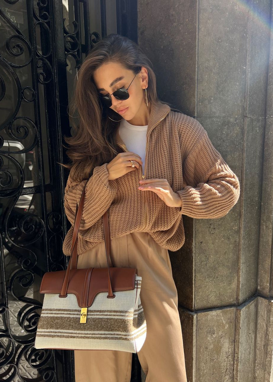 Светр з блискавкою