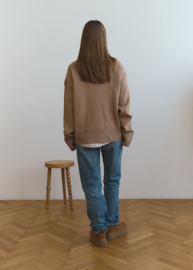 В’язаний светр з високим горлом