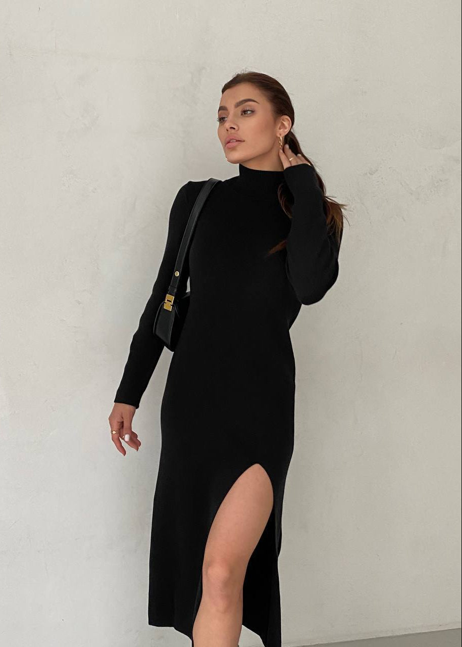 Сукня міді з акцентним розрізом