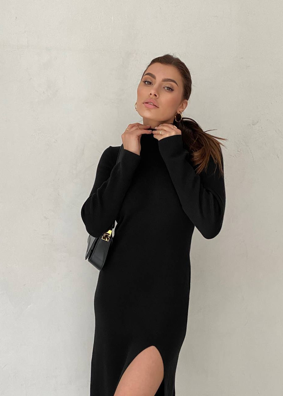 Сукня міді з акцентним розрізом