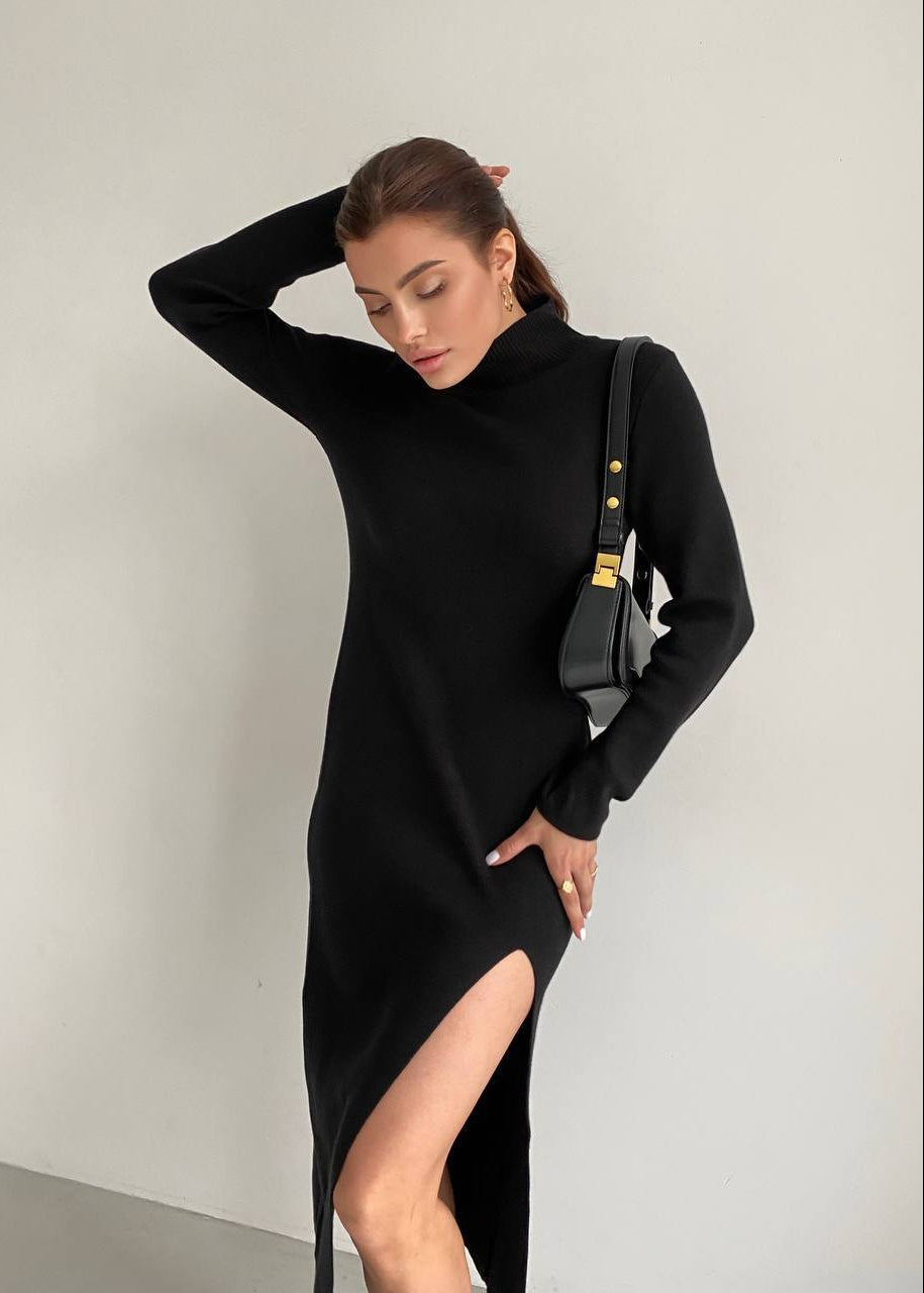 Сукня міді з акцентним розрізом